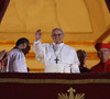papa Francisco por primera vez saluda en el balcón