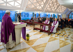 papa Francisco oficia misa en la capilla de la Casa Santa Marta