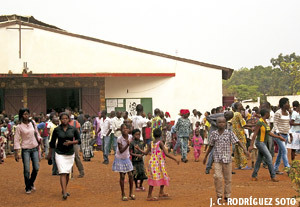 salesianos luchan por mantener su acción pastoral y social en Bangui República Centroafricana