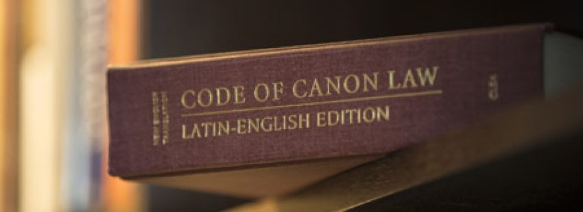 Código de Derecho Canónico inglés latín