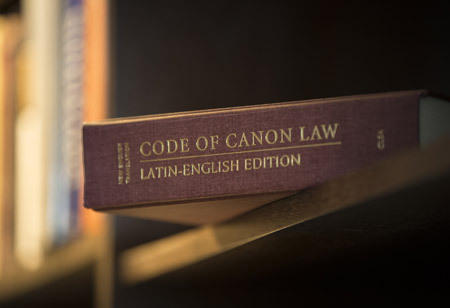 Código de Derecho Canónico inglés latín