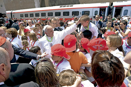 papa Francisco recibe al Tren de los niños de casas de acogida en Italia junio 2013