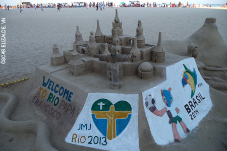 esculturas de arena en la playa de Copacabana JMJ Río 2013. Foto de Óscar Elizalde esculturas de arena en la playa de Copacabana JMJ Río 2013. Foto de Óscar Elizalde