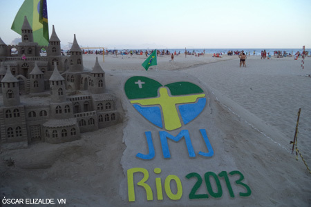 esculturas de arena en la playa de Copacabana JMJ Río 2013. Foto de Óscar Elizalde