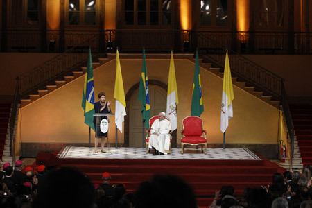 papa Francisco con Dilma Rousseff en ceremonia de acogida en Palacio Guanabara JMJ Río 2013 papa Francisco con Dilma Rousseff en ceremonia de acogida en Palacio Guanabara JMJ Río 2013