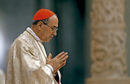 cardenal Velasio de Paolis, delegado pontificio de la Legión de Cristo