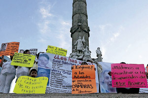 México manifestación pública de familiares de desaparecidos