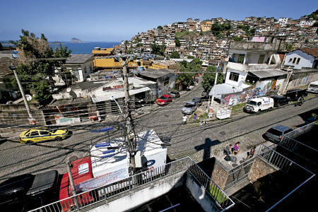 favela barrio de viviendas pobres en Brasil