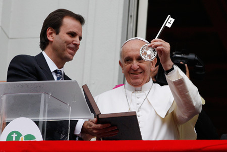 papa Francisco recibe Llaves de la Ciudad de Río JMJ 2013