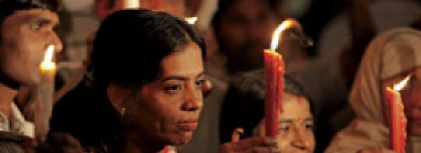 Oración por las víctimas de la violencia en la India