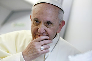 papa Francisco en la entrevista con la prensa en el avión de Brasil a Roma 28 julio 2013