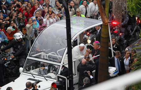 papa Francisco visita favela Manguinhos Comunidad Varginha JMJ Río 2013