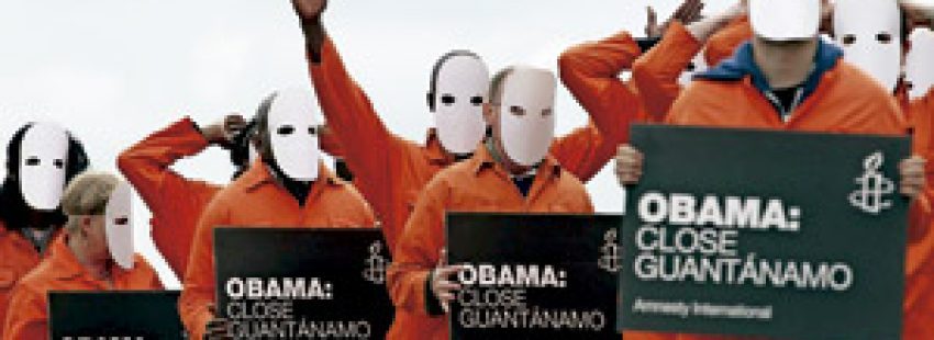 Protesta de Amnistía Internacional exigiendo el cierre de la cárcel de Guantánamo
