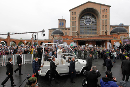 papa Francisco a su llegada al Santuario de Aparecida 24 julio 2013 JMJ Río