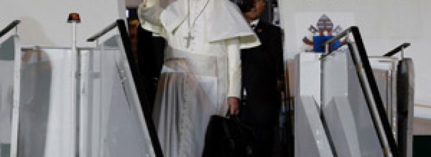 papa Francisco se despide desde el avión en Río de Janeiro de vuelta a Roma
