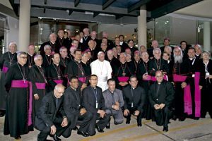 papa Francisco con los representantes del CELAM JMJ Río 2013