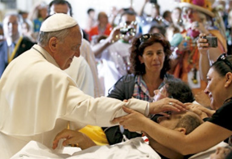 papa Francisco con enfermos en Cagliari 22 septiembre 2013
