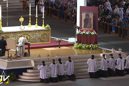 papa Francisco en la vigilia de oración por la paz en Siria en el Vaticano 7 septiembre 2013