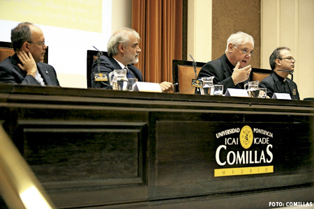 Gerhard Muller, prefecto de Doctrina de la Fe, en las Jornadas de Teología de Comillas octubre 2013