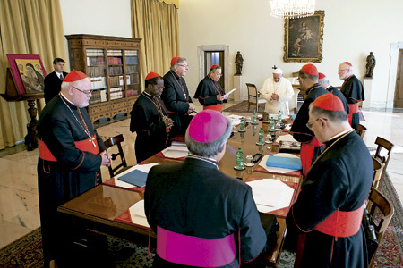 papa Francisco con el consejo de cardenales 1 octubre 2013