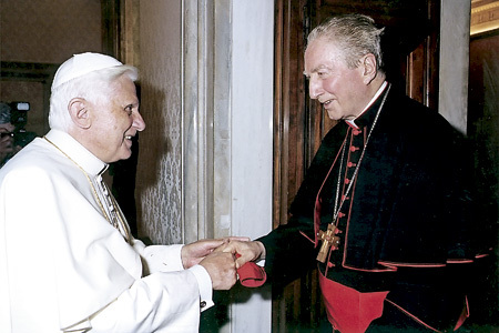 Benedicto XVI con el cardenal Martini mayo 2005