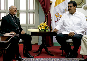 Diego Padrón, presidente de los obispos de Venezuela, y el presidente Nicolás Maduro