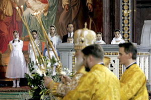 celebración ortodoxa rusa celebrada por el patriarca Kirill y a la que asiste el primer ministro ruso Dmitri Medvédev