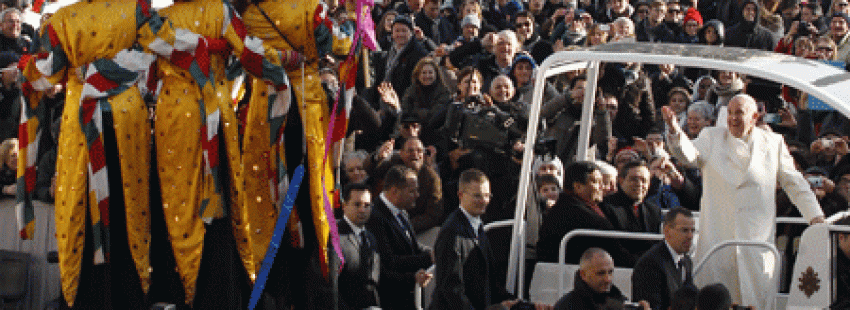 papa Francisco en audiencia general 8 enero 2014 con miembros de Golden Circus