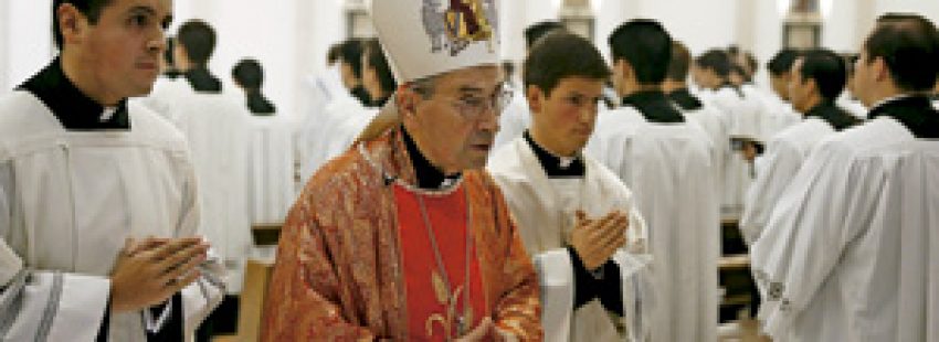 cardenal Velasio De Paolis, delegado pontificio de la Legión de Cristo en la apertura del capítulo general extraordinario 8 enero 2014