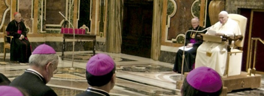 obispos españoles en visita ad limina a Roma con Juan Pablo II en 2005
