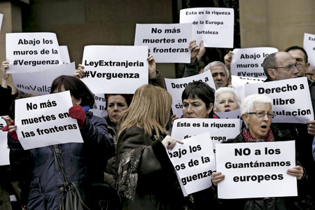 manifestación a favor de los inmigrantes víctimas y fallecidos en la frontera de Ceuta