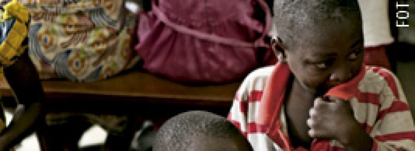 proyecto de Manos Unidas en África niños en la escuela
