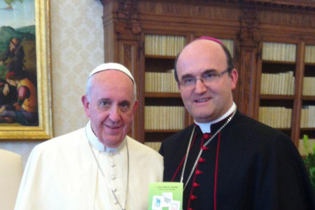 papa Francisco con José Ignacio Munilla, obispo de San Sebastián, durante la visita ad limina 2014