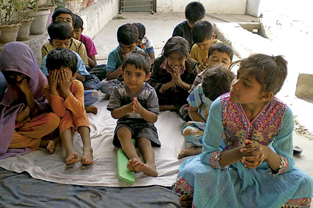 Refugio para Niños Huérfanos y Pobres, impulsado en Quetta, Pakistán, por un adolescente, Abdiel