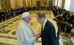 El papa Francisco y Ban Ki Moon, en el Vaticano.