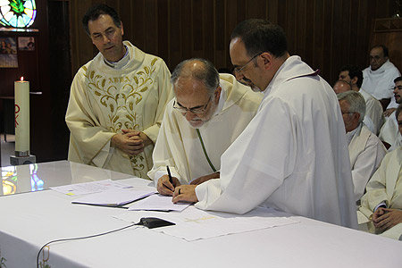 López en la ceremonia que selló la reestructuración salesiana.