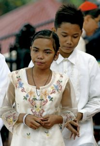 Gyzelle Palomar niña víctima de explotación que el papa Francisco abrazó en Filipinas enero 2015