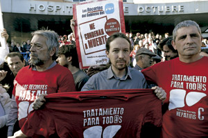 Pablo Iglesias, líder de Podemos, en una manifestación a favor de los enfermos de hepatitis B