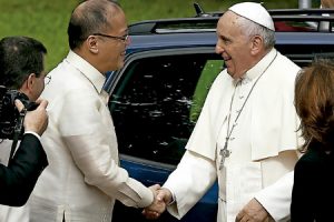 papa Francisco en Filipinas recibido por el presidente Benigno Aquino III