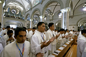 viaje del papa Francisco a Filipinas misa en la catedral de Manila 16 enero 2015