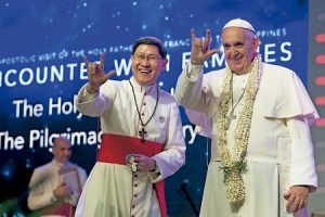 papa Francisco en Filipinas con el cardenal Luis Antonio Tagle en el encuentro con las familias