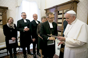 papa Francisco con una delegación de luteranos finlandeses enero 2015