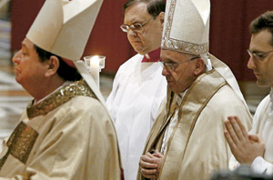 papa Francisco con Joao Braz de Aviz en la celebración de la Jornada de la Vida Consagrada en el Vaticano 2 febrero 2015