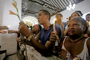católicos rezando en La Habana