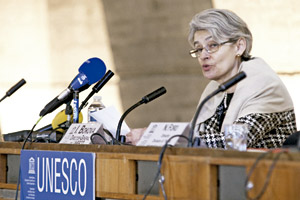 Irina Bokova, directora general de la Unesco, en rueda de prensa tras el ataque del Estado Islámico a varias obras de arte de Mesopotamia febrero 2015