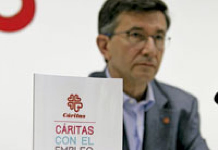 José Luis Pérez Larios, coordinador de Empleo y Economía Solidaria de Cáritas, presenta la Memoria de Empleo de 2014 abril 2015