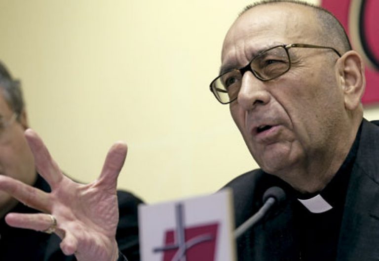 Juan José Omella, obispo de Calahorra y La Calzada-Logroño, presenta la instrucción pastoral Iglesia servidora de los pobres CEE 27 abril 2015