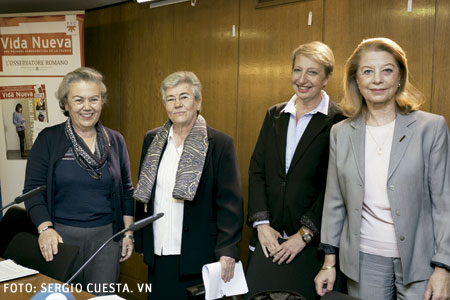 mesa redonda Vida Nueva mujeres Donne Chiesa Mondo presentación en Madrid 23 abril 2015