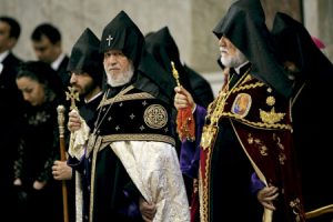 líderes religiosos de Armenia en la misa celebrada en el Vaticano en el centenario del genocidio armenio