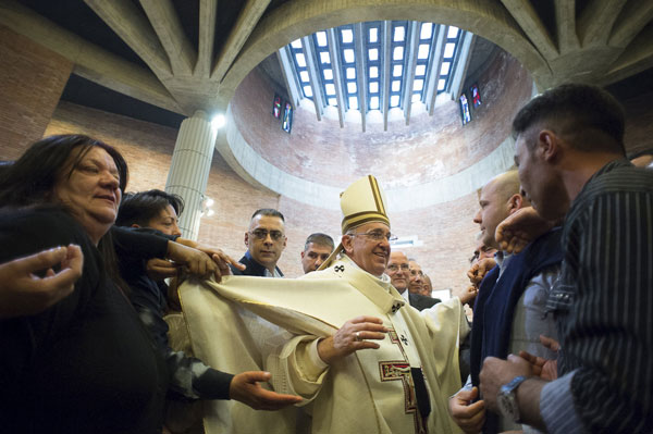Jueves Santo 2015 papa Francisco en el Complejo Penitenciario de Rebibbia
